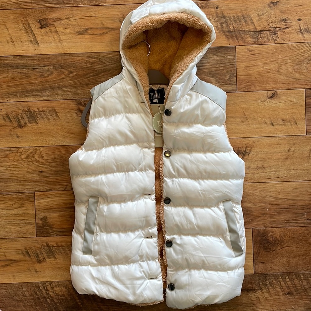 Puffy vest, NWT, button closure, fleece inside
